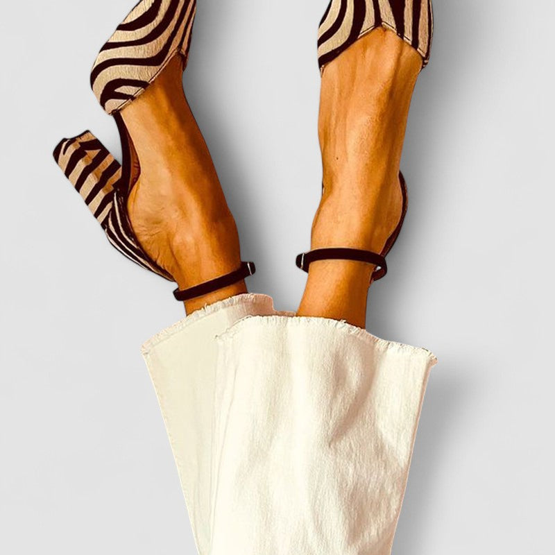 Ibolya - Közepes sarkú szandál zebra mintával