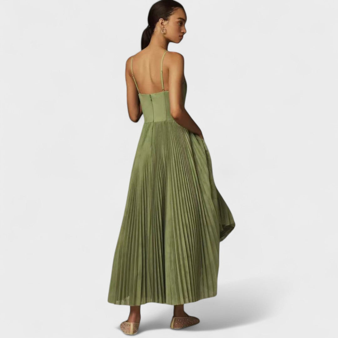 Éva - A ruha eleganciával