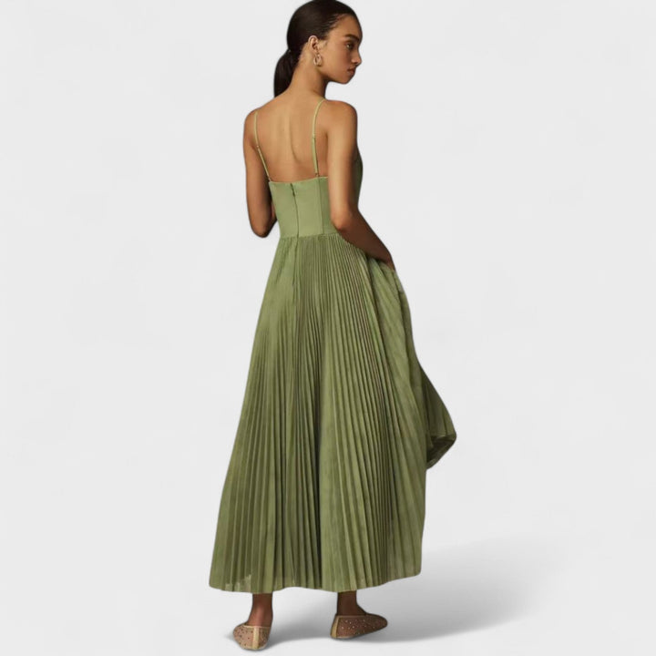 Éva - A ruha eleganciával