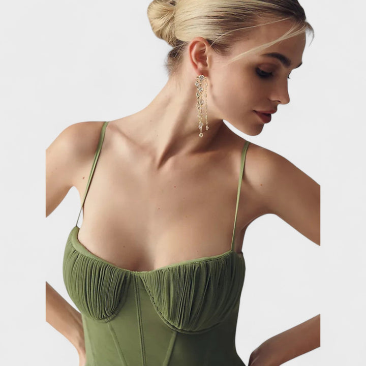 Éva - A ruha eleganciával