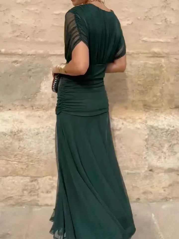 Ilona - Elegáns V nyakú ruha