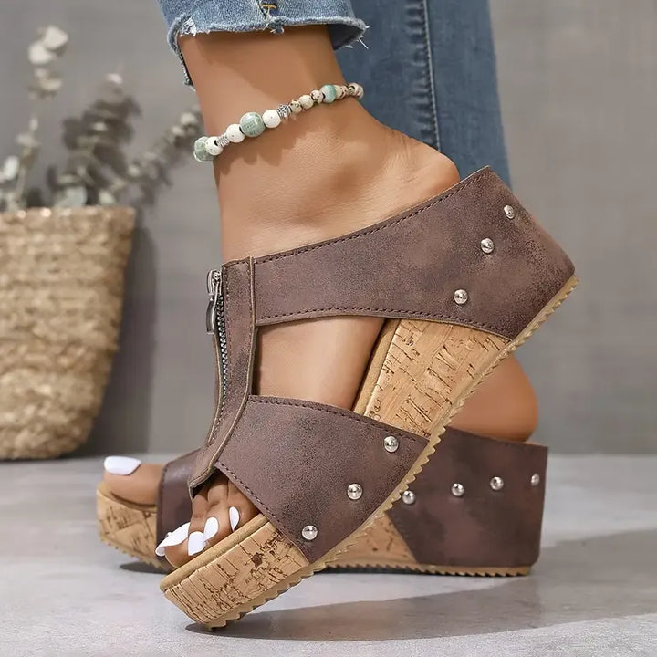 Bernadett - Stílusos Wedge Szandál